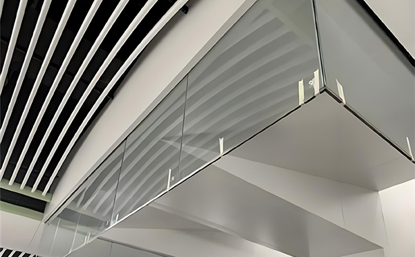 米脂玻璃挡烟垂壁